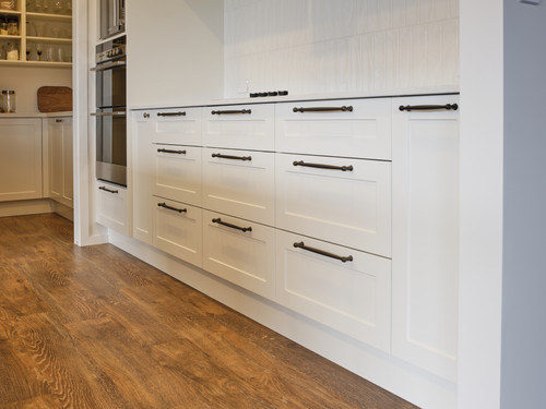  A mix of cupboard doors below and open shelving above provides flexibility