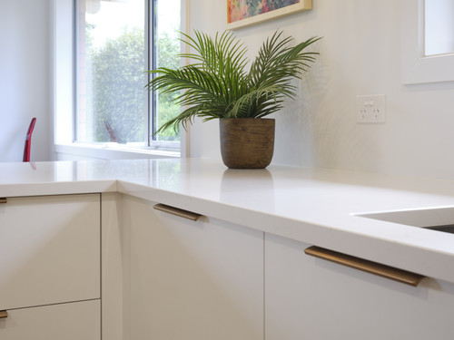 Get a closer look at the 0mm Frosty Carrina benchtop by Caesarstone