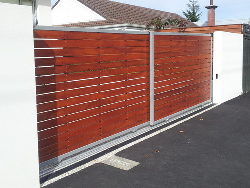 Wood and metal automatic gate