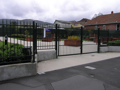 Decorative steel fence by Otago Engineering for the University