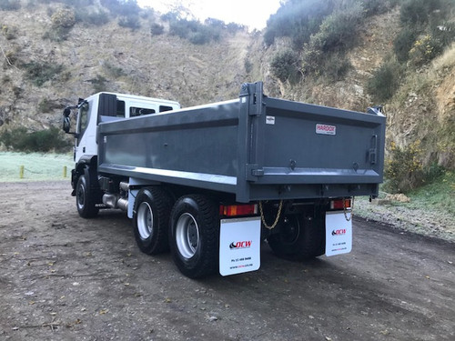 Iveco 450 Hardox Tipper3