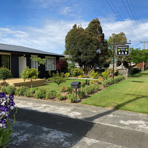 Shakespeare House Bed and Breakfast Te Anau New Zealand Bookings