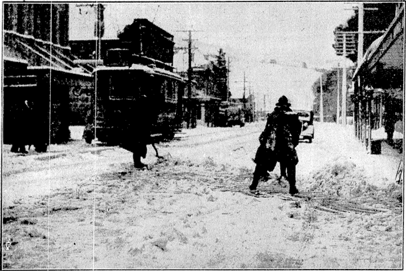 Clearing snow at the Gardens Corner during the Big Snow of 1939. Photo: Papers Past, Otago Daily Times