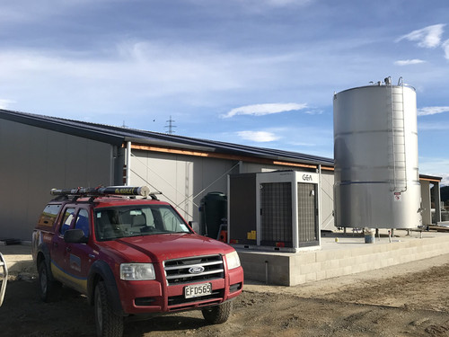 The milk vat and AquaCHILL snap chiller at Mike Adams shed