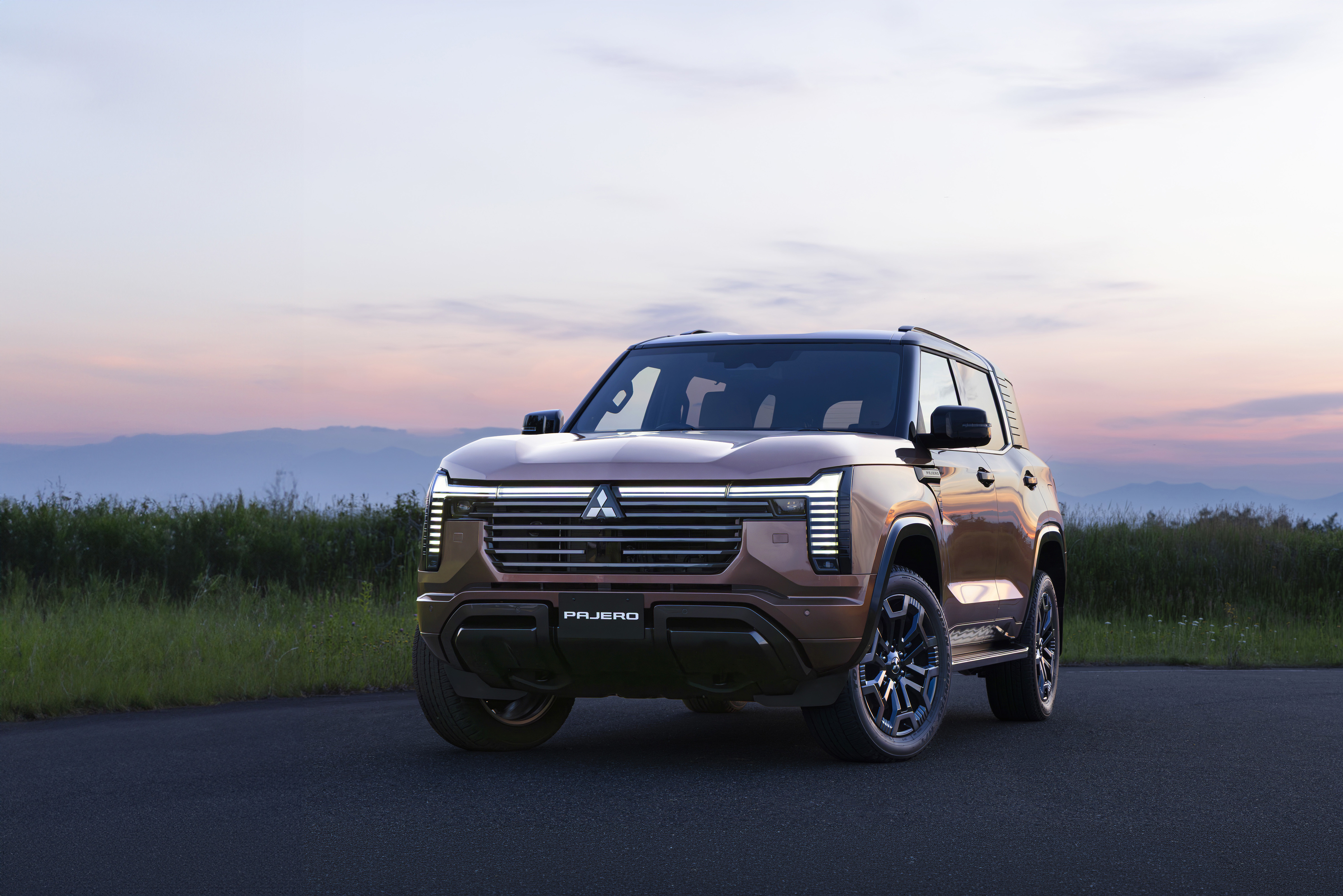 Mitsubishi Motors Unveils the All-New Pajero Cross-Country SUV