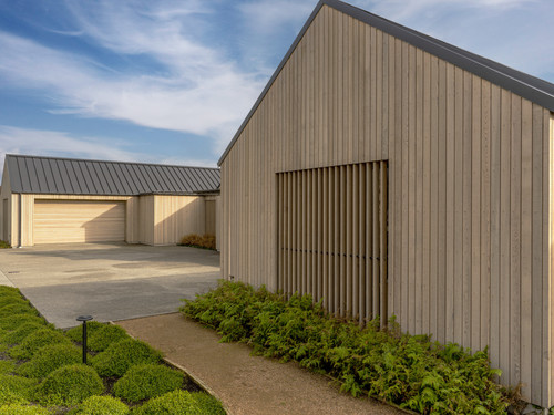 Natural tone of the cedar weatherboards idyllically contrasts with the native landscapes.