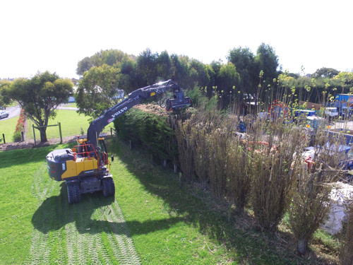23ton Digger mulching tree hedge 