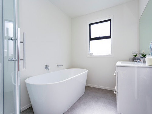 Bathroom with a white minimalist finish
