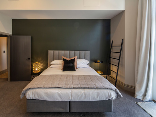 Relax and unwind with easy accommodation close to the Octagon