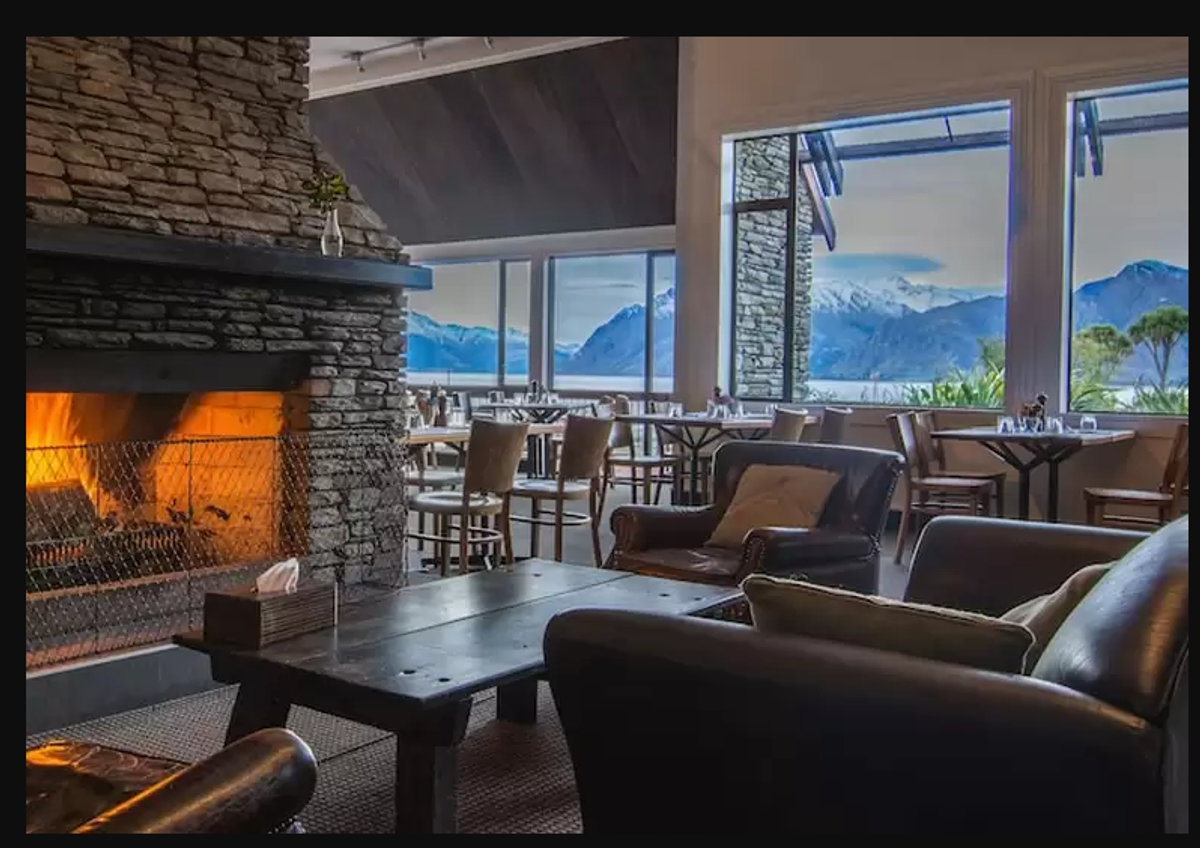 Lake Hawea Hotel gas fireplace