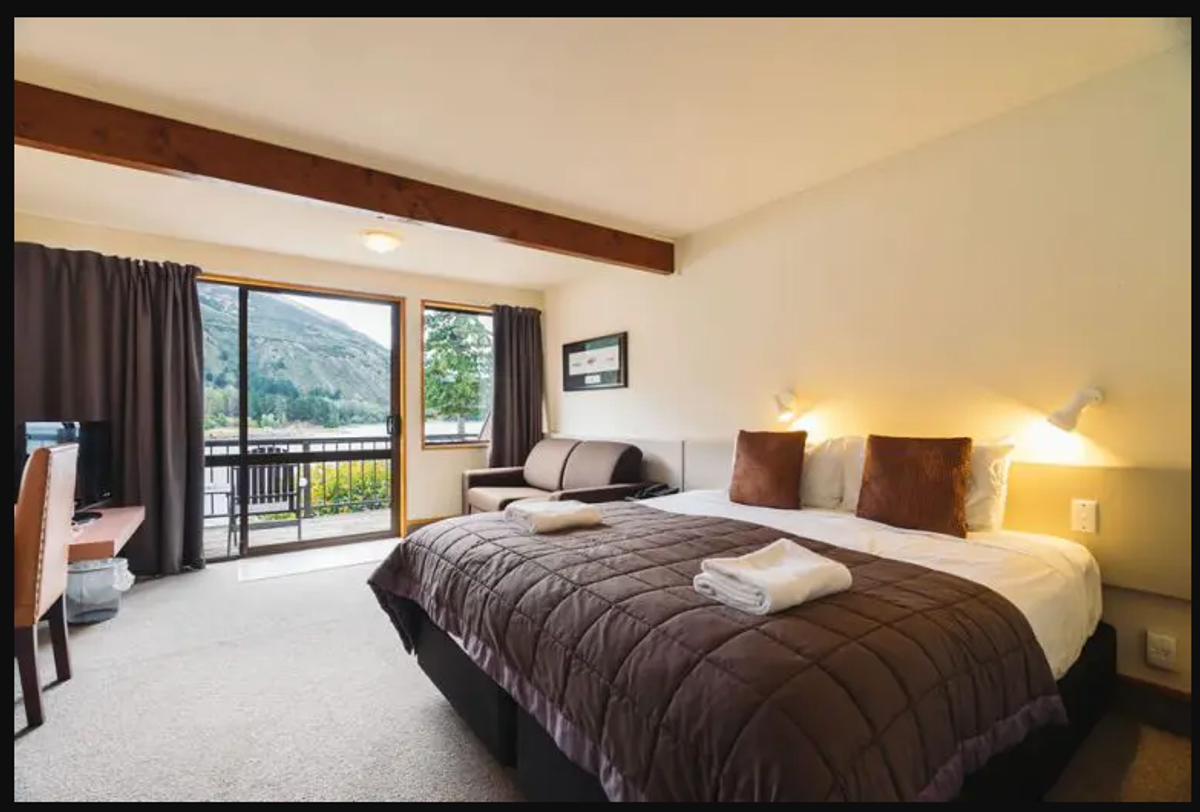 Accommodation at Lake Hawea Hotel