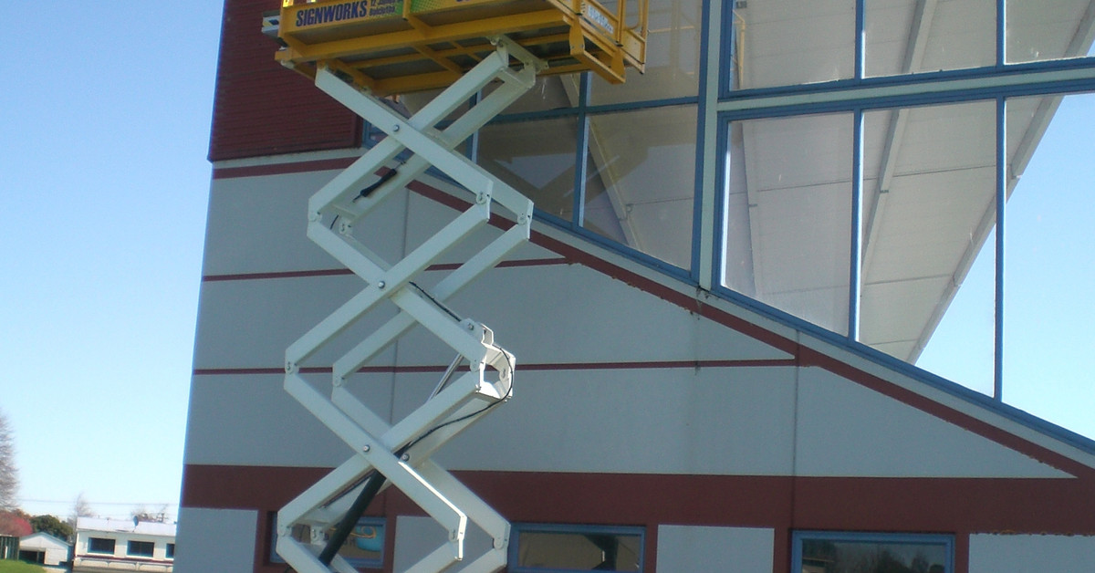Scissor Lift Hire Signworks Signs & Graphics Balclutha & South Otago
